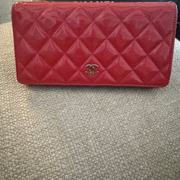 CHANEL Wallet - Perfect Condition/Like New - Picture 2 of 7
